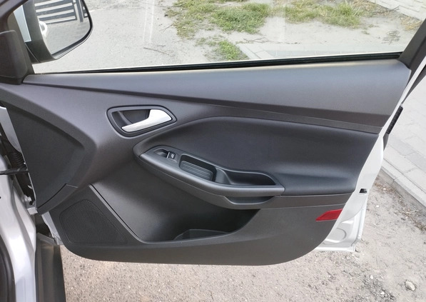 Ford Focus cena 40467 przebieg: 127000, rok produkcji 2018 z Niemcza małe 704